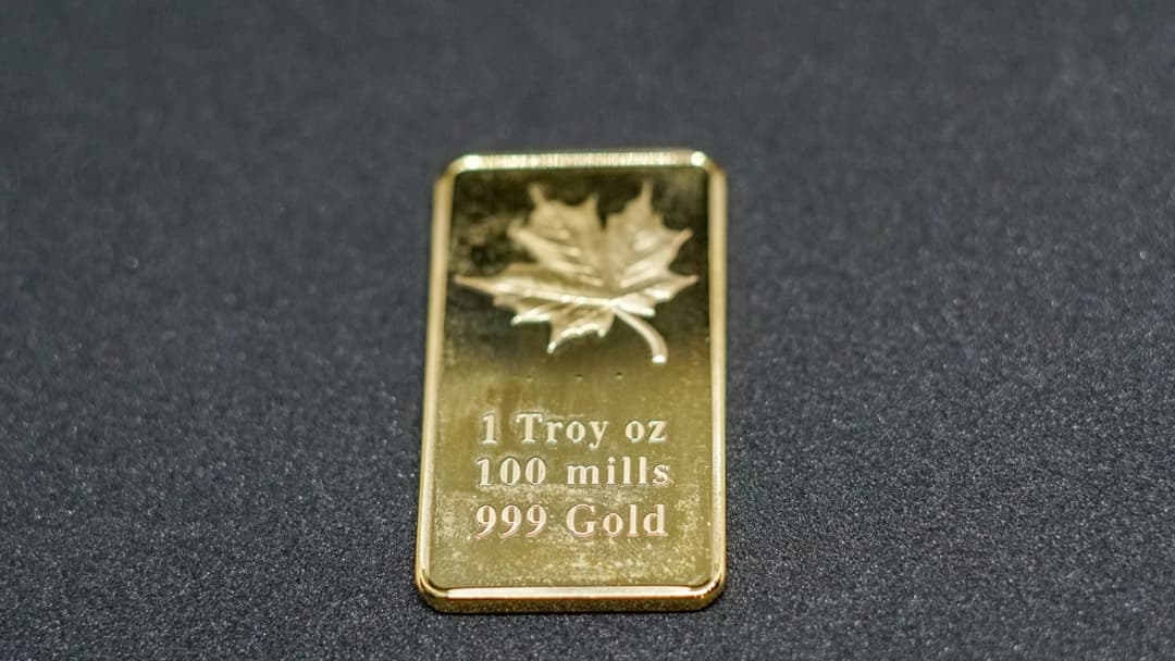 Photo of a 1 ounce gold bar